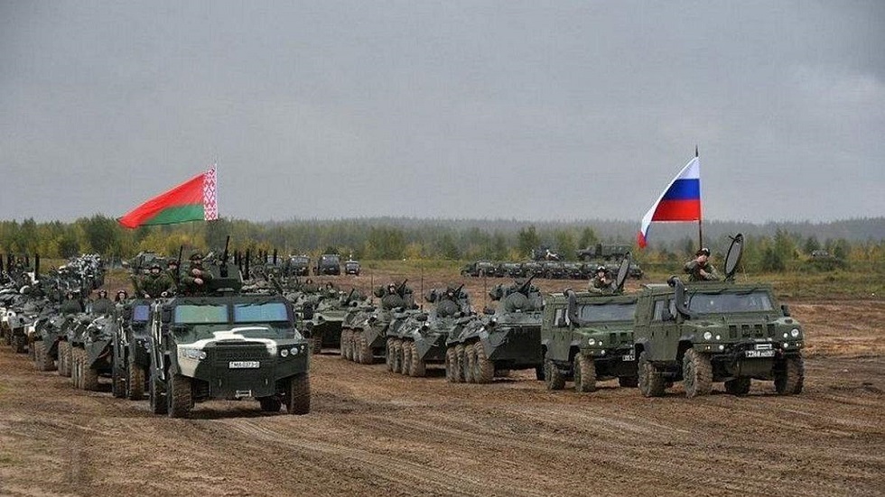 شويغو يؤكد على ضرورة اتخاذ روسيا وبيلاروس إجراءات عاجلة لتعزيز القدرة الدفاعية لدولة الاتحاد