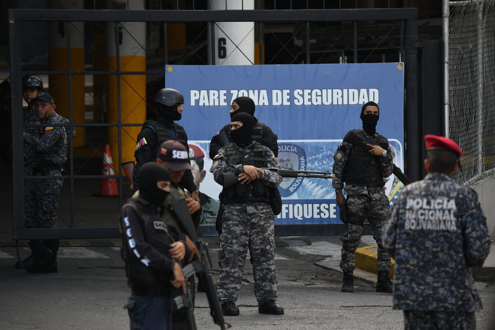 فنزويلا.. أحكام بالسجن على مجموعة من الضباط المتمردين