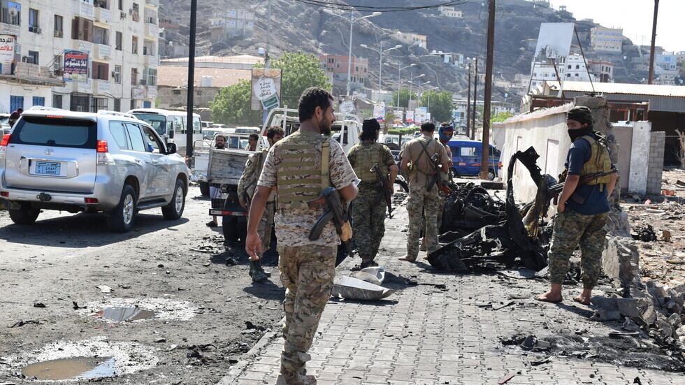 اليمن.. انفجار يستهدف حافلة تُقل حجاجا شرق محافظة أبين