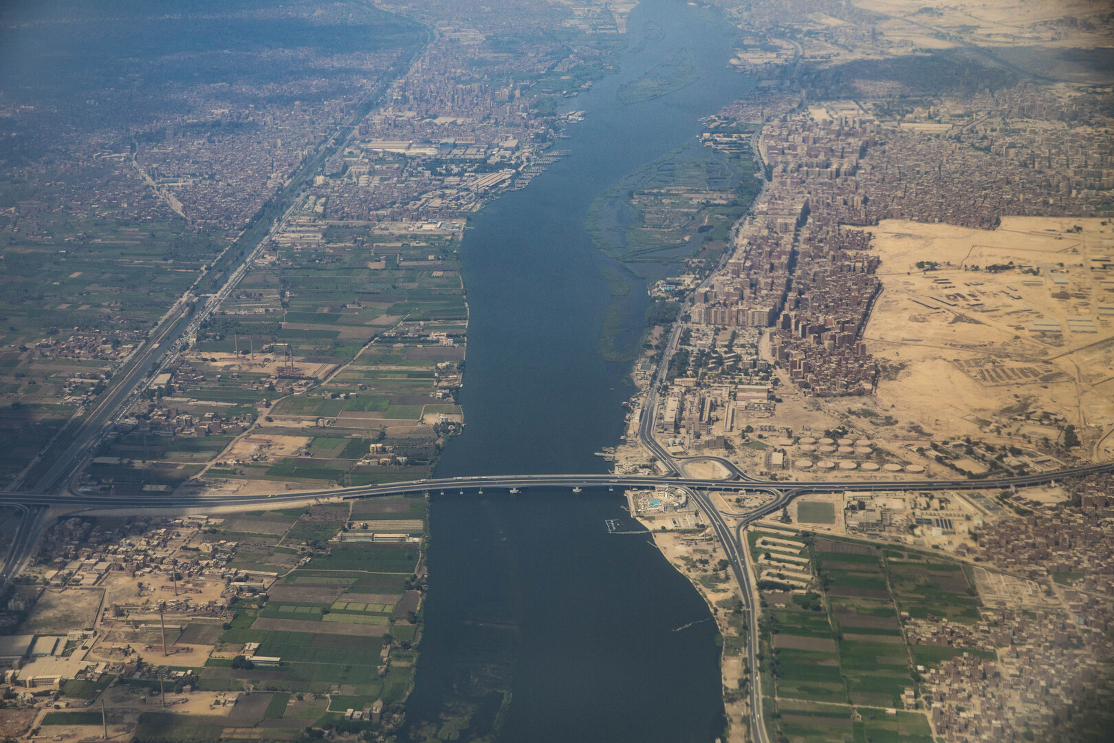 ناشط إثيوبي يثير الجدل بمنشور عن فيضان النيل وخبير مصري يرد (صور)