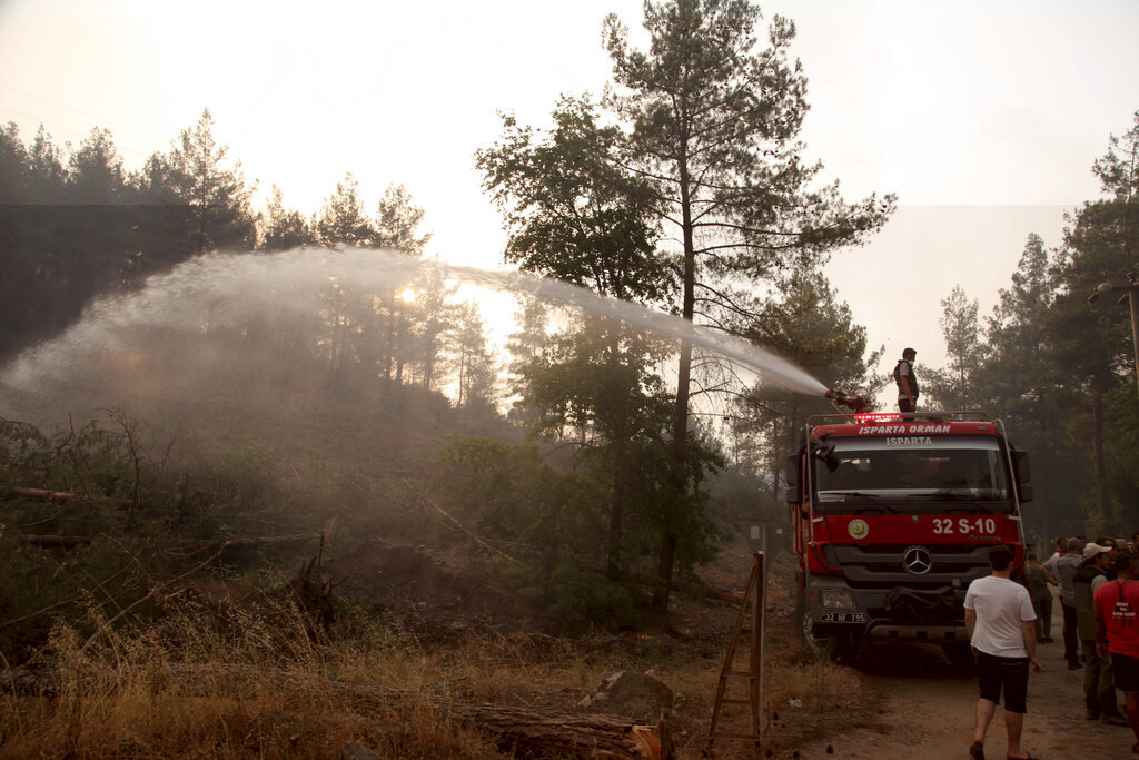 تركيا تتمكن من السيطرة الكاملة على حرائق الغابات في مارماريس