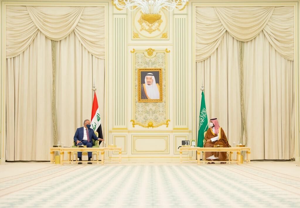 شاهد بالصور.. رئيس الوزراء العراقي يؤدي مناسك العمرة في مكة المكرمة