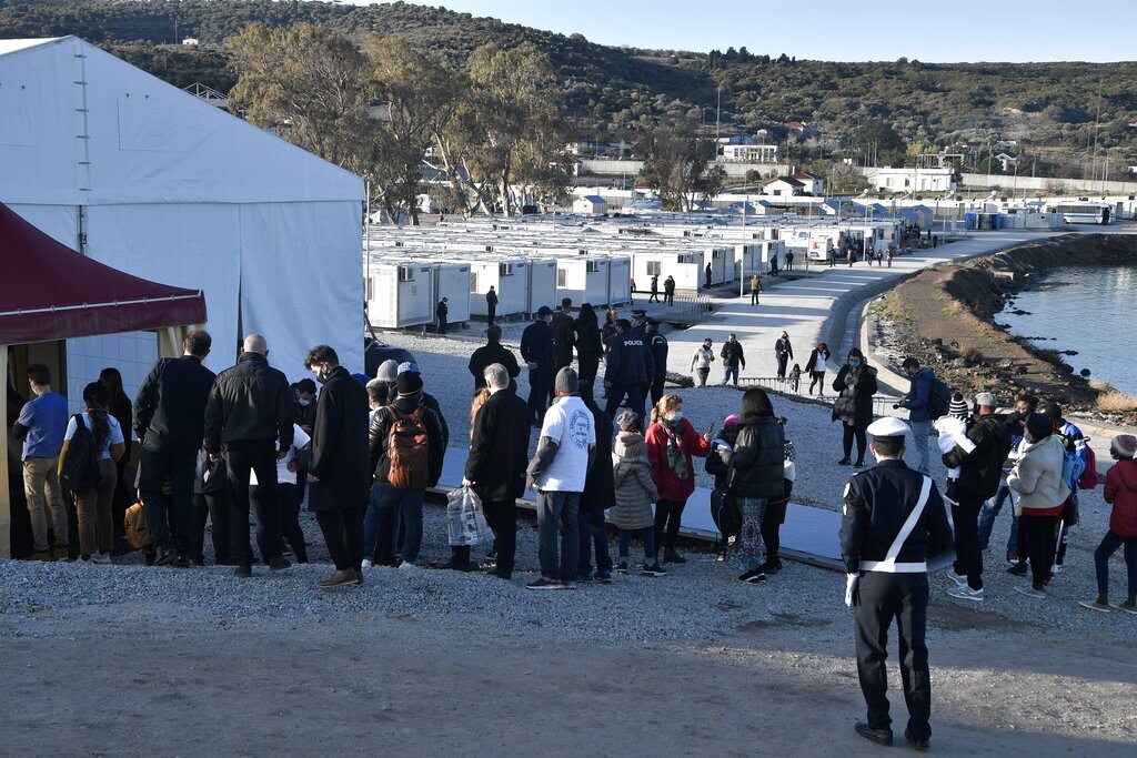 صحيفة: اليونان تجبر طالبي لجوء على التعاون مع الشرطة لصد المهاجرين