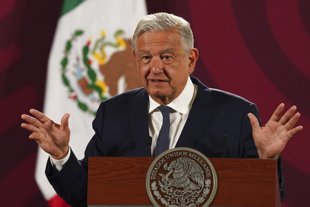 رئيس المكسيك يعلن أنه سيناقش أزمة المهاجرين مع بايدن