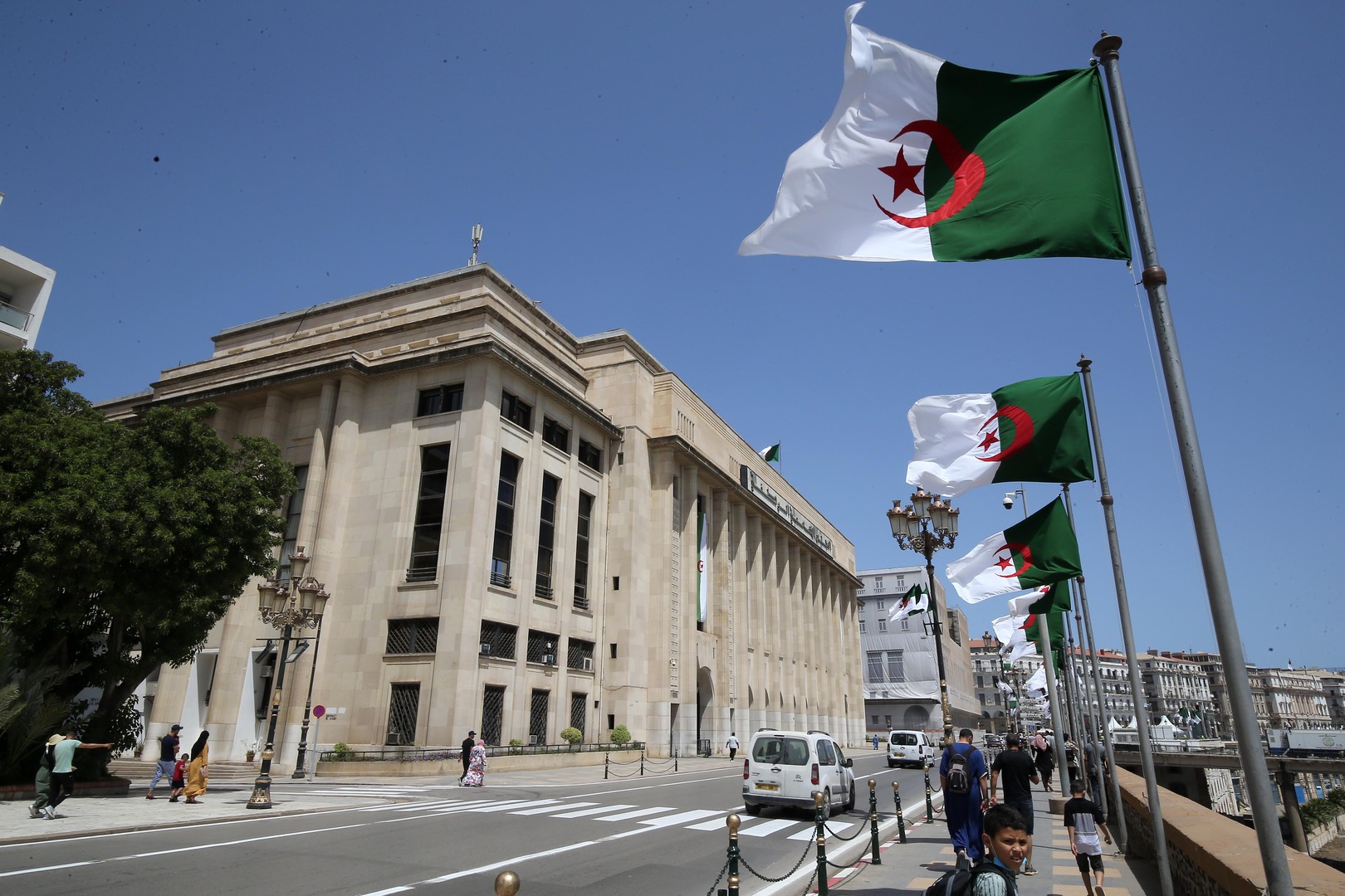 الجزائر تنسحب من مؤتمر بتونس بسبب خرائط فلسطين ولبنان و