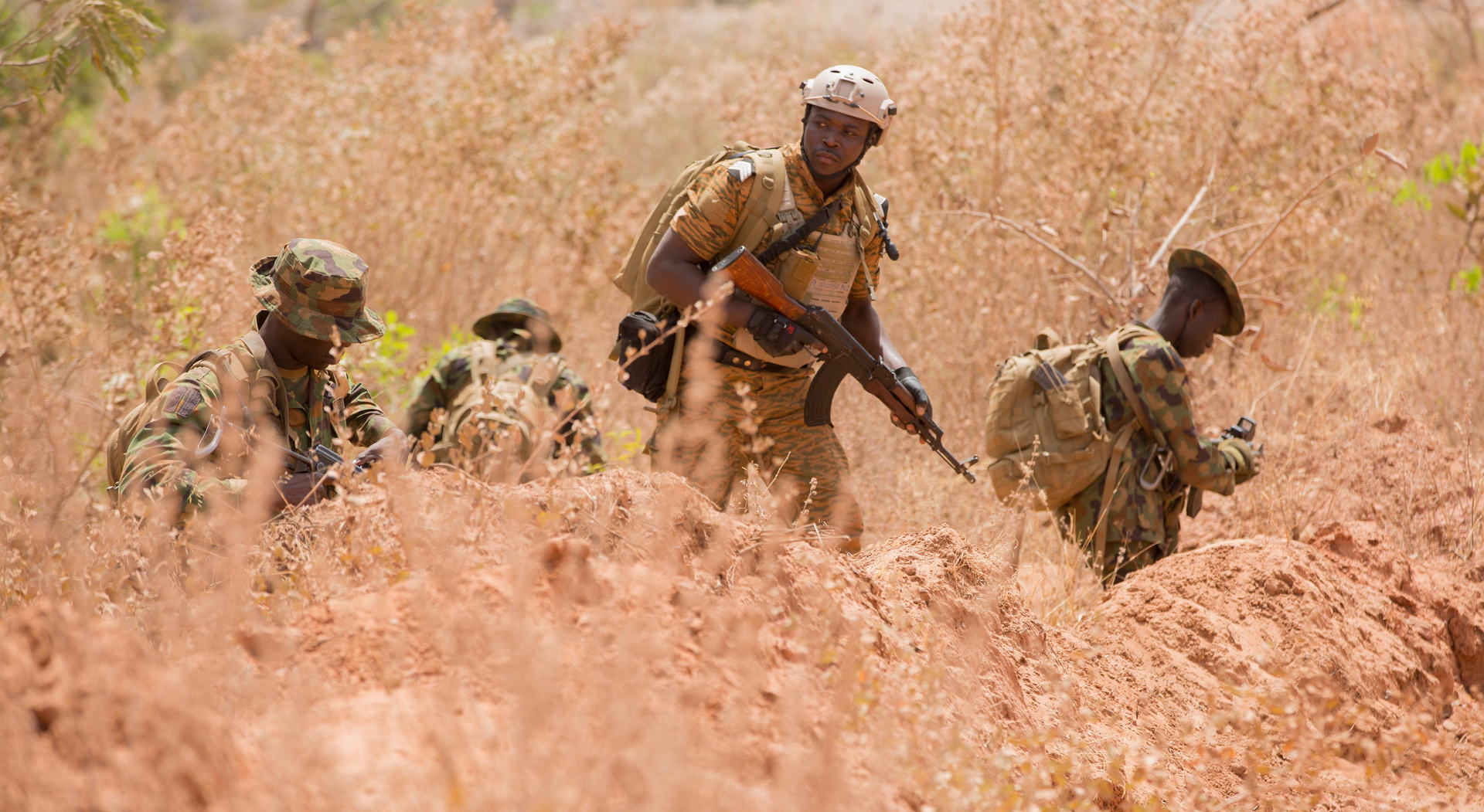 بوركينا فاسو.. مقتل 15 مدنيا في هجوم مسلح