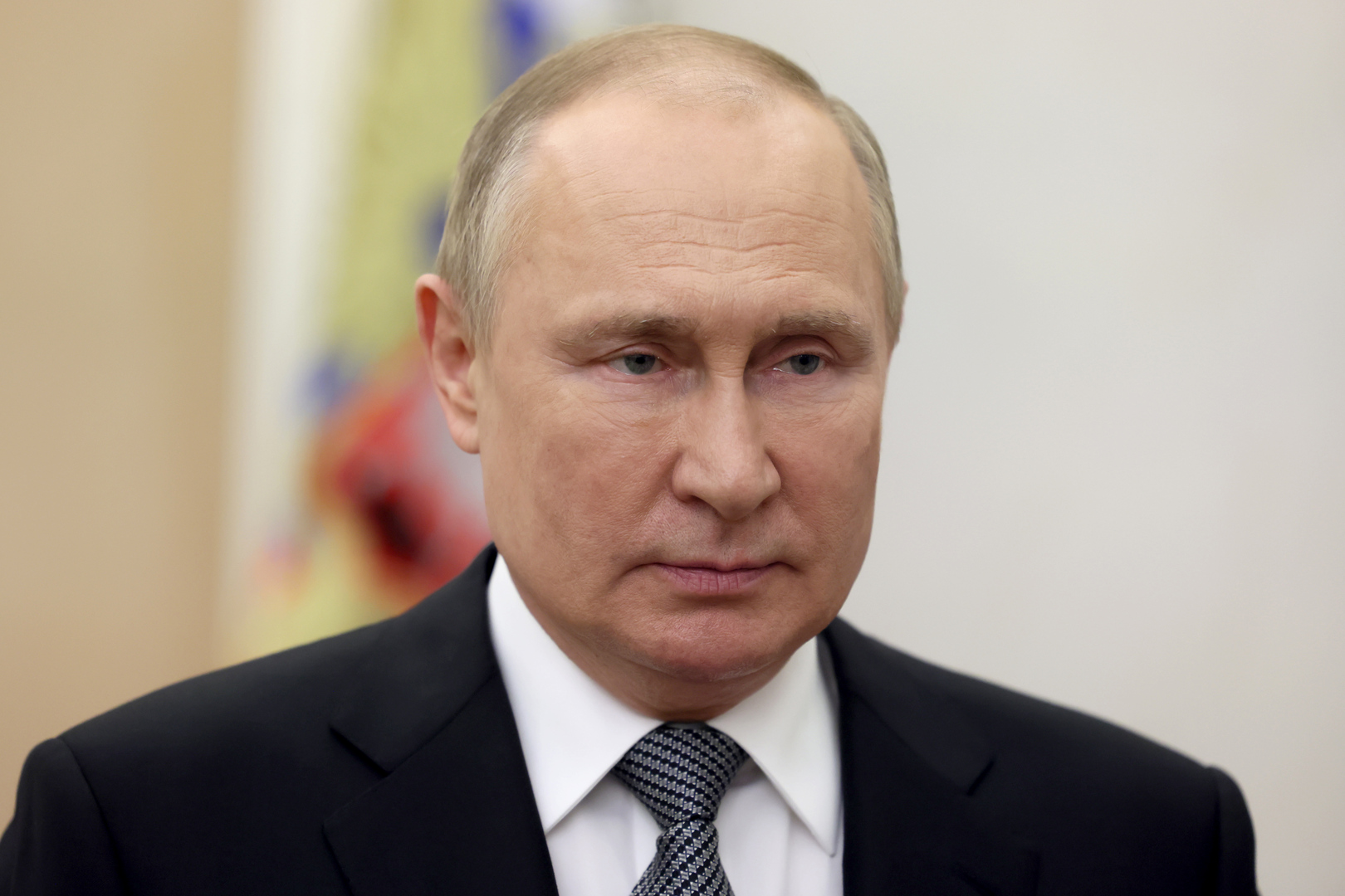 خبير: بوتين قد يعرض وقف إطلاق النار عقب تحقيق أهداف العملية العسكرية في دونباس