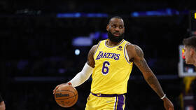 ليبرون جيمس أول ملياردير ينشط في NBA