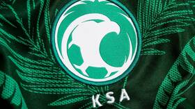 السعودية تواجه حاملة