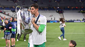رسالة خاصة أم مجرد وشم.. حارس مرمى ريال مدريد يثير الجدل (صورة)