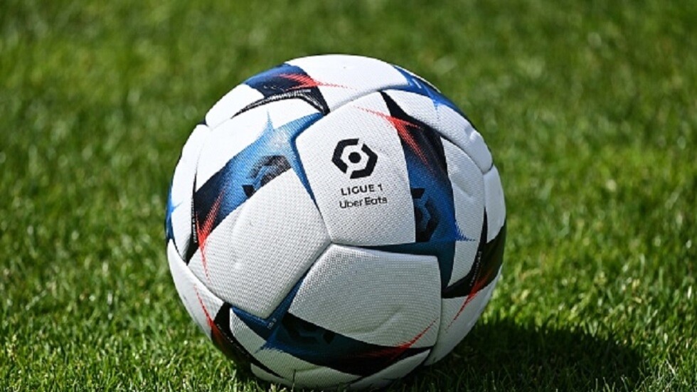 لاعب دولي جزائري يتوّج بلقب صاحب أجمل هدف في الدوري الفرنسي (فيديو)