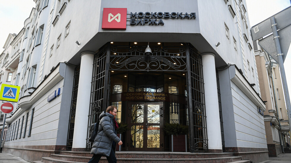 سهم "روس نفط" يقفز بعد قرار لمساهمي الشركة الروسية