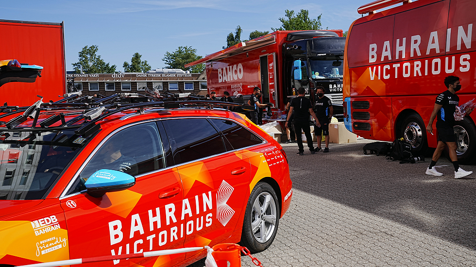 الشرطة الأوروبية تداهم فريقا بحرينيا للدراجات وتضبط أدلة