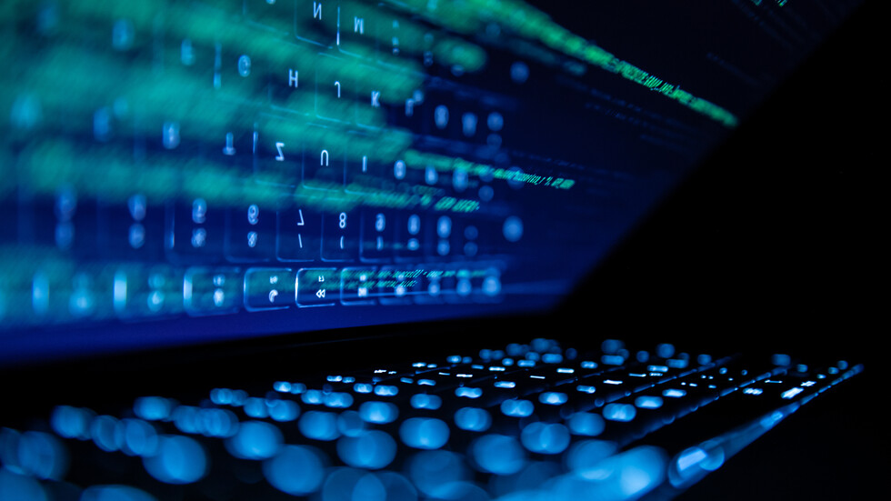 هيئة إسرائيلية: قراصنة إيرانيون يخترقون حسابات 300 ألف إسرائيلي ويسربون معلوماتهم الشخصية