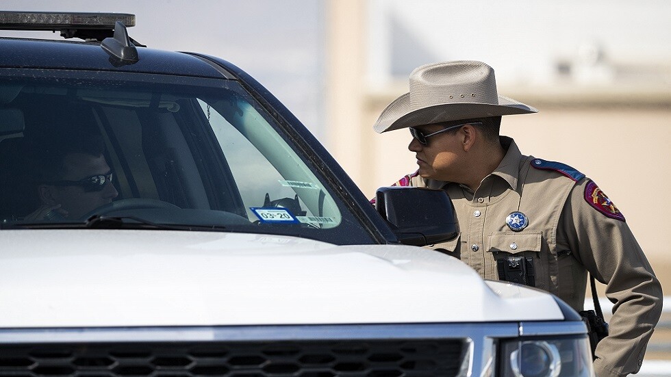 مسلح يقتل شخصين ويصيب 3 شرطيين قبل أن ينتحر في تكساس الأمريكية