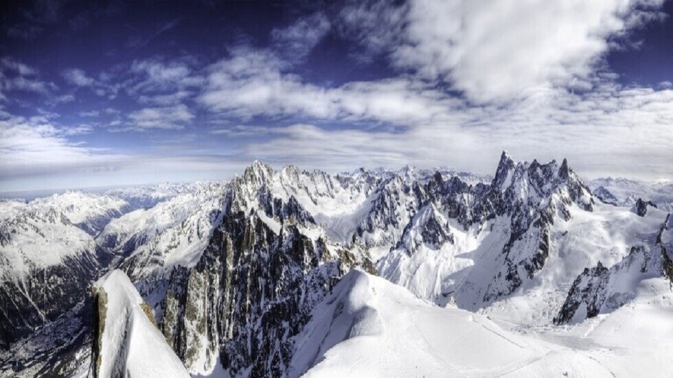 مصرع 6 متسلقين وإصابة آخرين جراء انهيار جليدي في إيطاليا