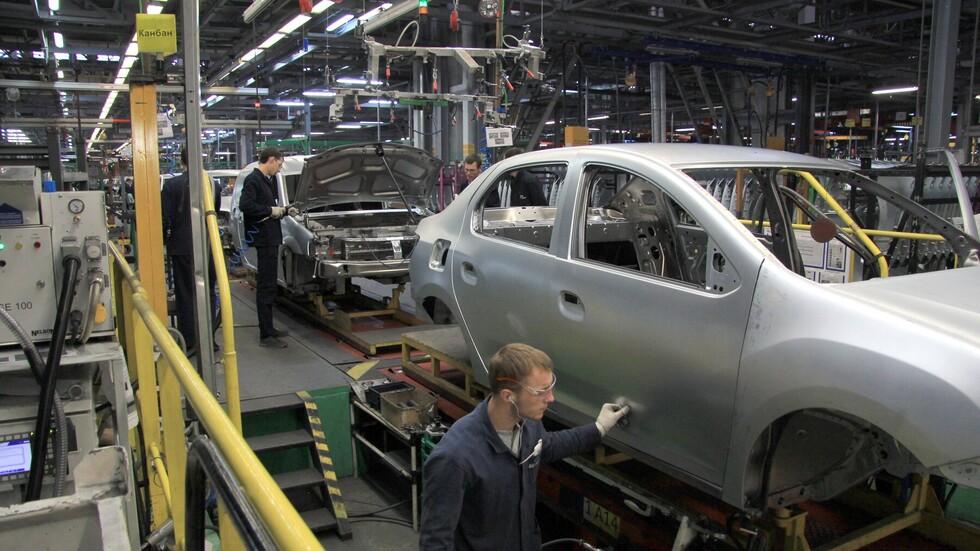 تحالف روسي تركي إيراني لصناعة السيارات