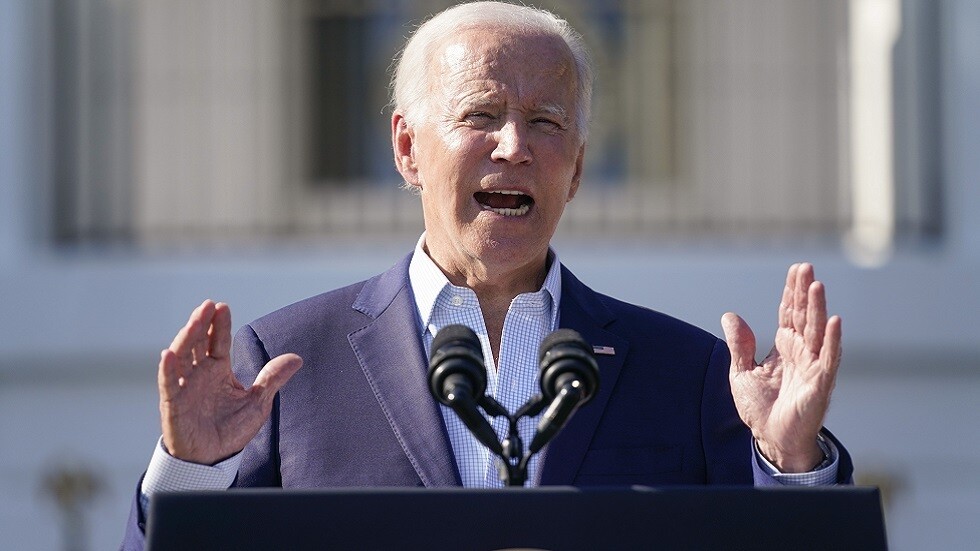 "إمبراطور دونباس بلا ملابس".. صحيفة أمريكية تنتقد صراع بايدن "العقيم" مع روسيا