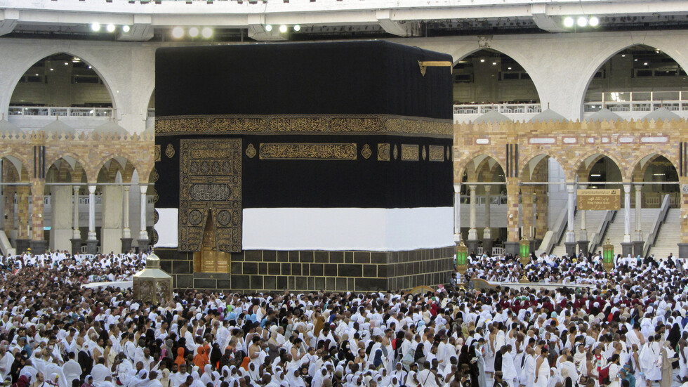 كيف بدت الكعبة المكرمة في أول صورة ملونة؟ (صورة)