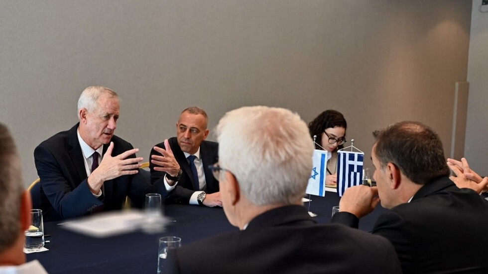 وزير الدفاع الإسرائيلي: صور الأقمار الاصطناعية تظهر تحركات إيرانية غير اعتيادية