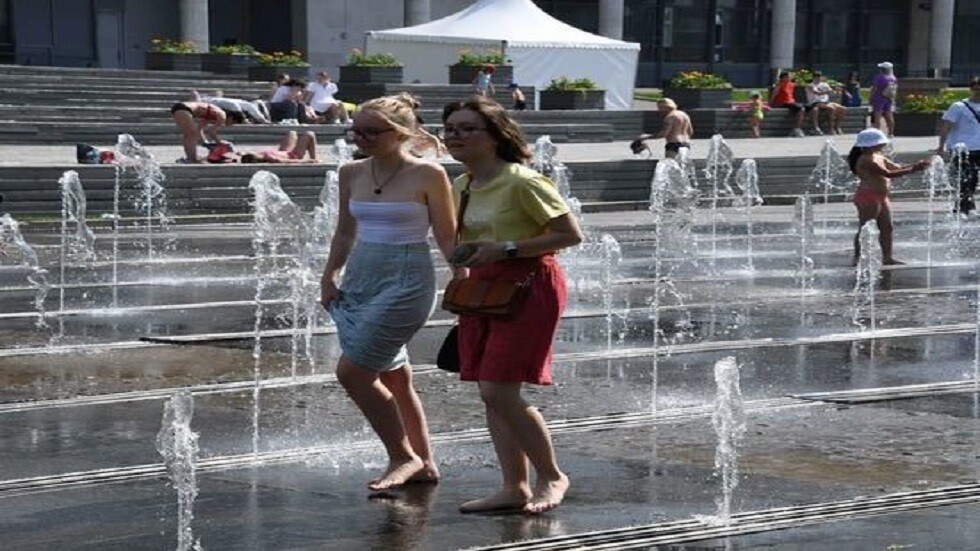 طبيب روسي يوضح إلى ماذا يؤدي المشي حافي القدمين