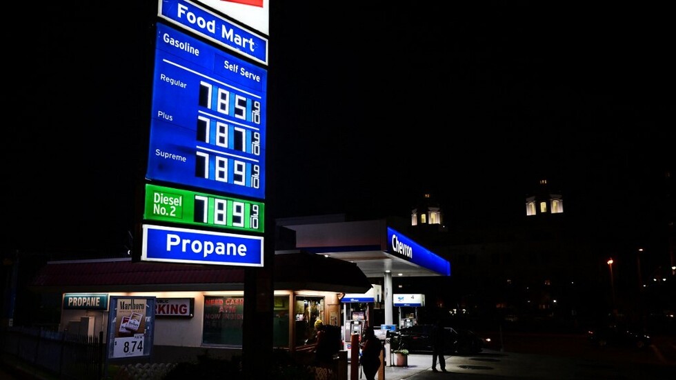 جمعية السيارات الأمريكية تتحدث عن انخفاض أسعار البنزين