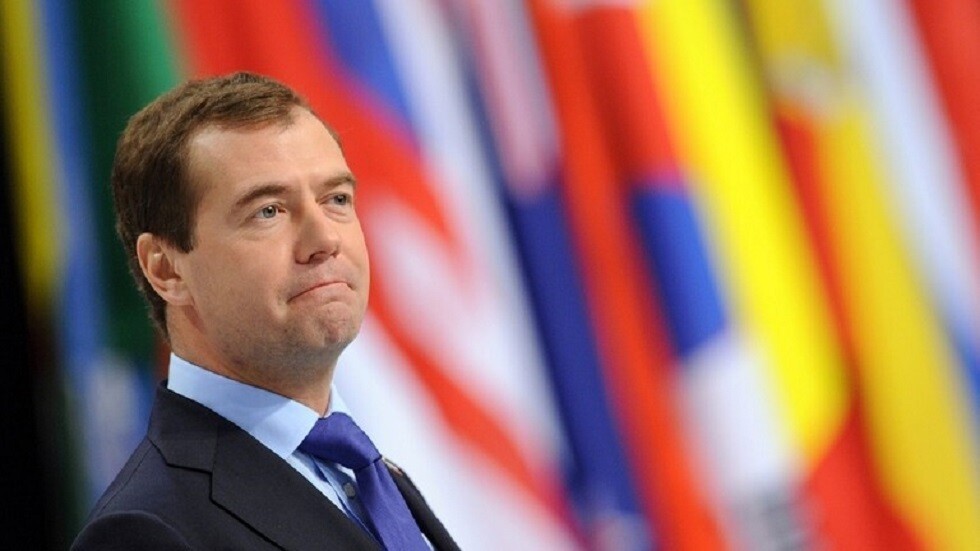 مدفيديف يحذر كلاب الحرب القذرة من "يوم غضب عظيم"