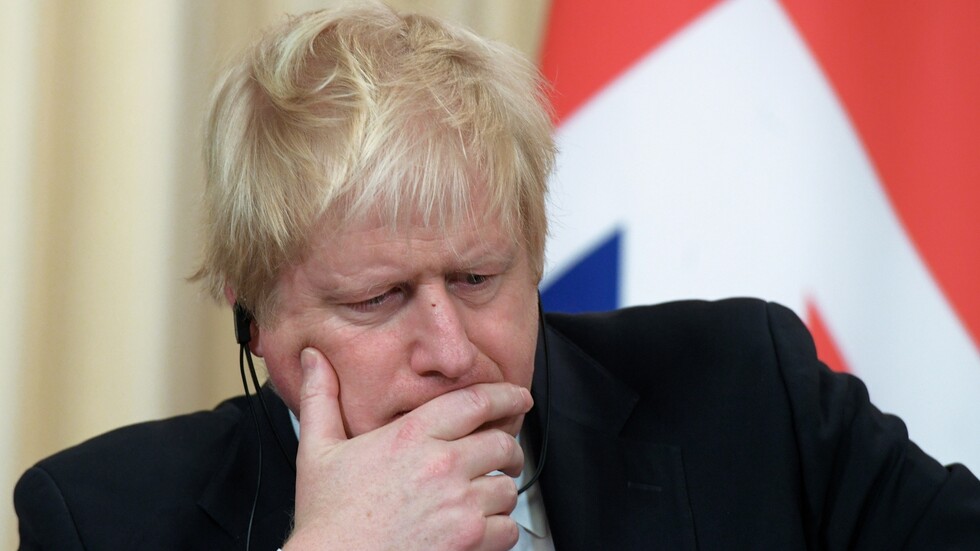 وزير الخزانة البريطاني من أصول عراقية المعين قبل يومين يوجه صفعة لجونسون