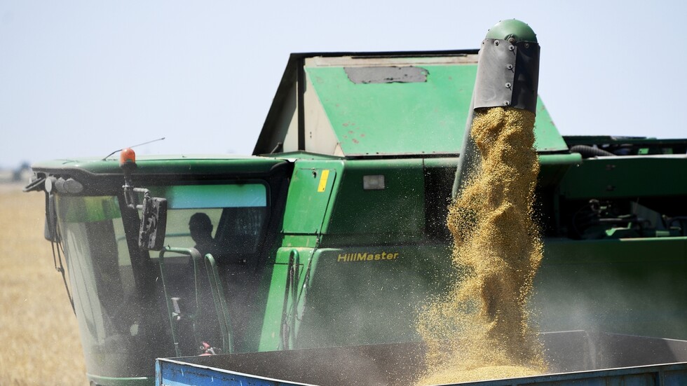 تلفزيون: تشاووش أوغلو وكوليبا بحثا مسائل إنشاء 