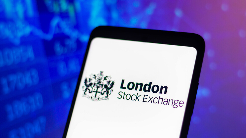 بورصة لندن تتراجع بانتظار استقالة جونسون