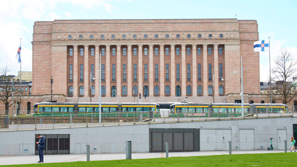 برلمان فنلندا يعدل قانونا لتعزيز الحدود مع روسيا