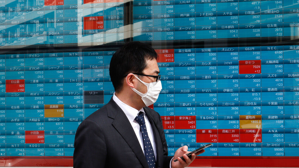 مؤشر بورصة طوكيو يتخلى عن مكاسبه  بعد إعلان إصابة آبي بإطلاق نار