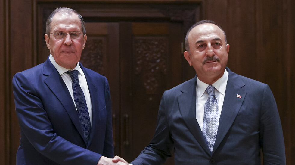 لافروف وتشاووش أوغلو بحثا الآلية الأممية لحل "قضية الحبوب"