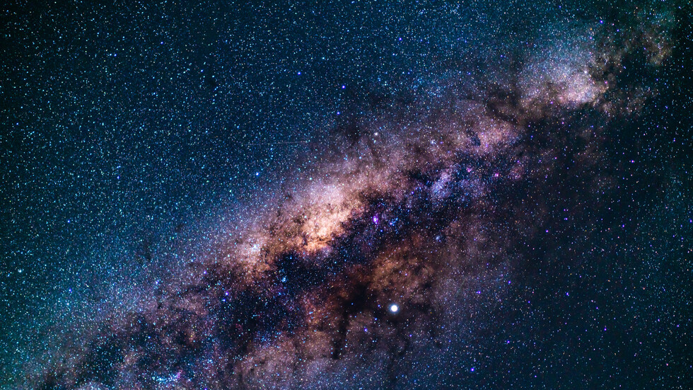 اكتشاف اللبنات الأساسية للحياة القائمة على الحمض النووي الريبوزي في قلب درب التبانة