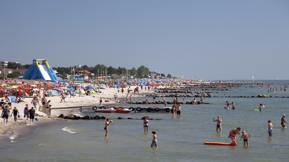 طبيب روسي يوضح ما يجب عمله عند حدوث تشنجات أثناء السباحة