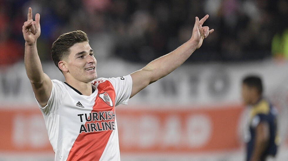 رسميا.. ألفاريز ينضم إلى مانشستر سيتي