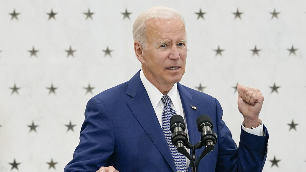 بايدن يوقع على مرسوم حول تخصيص مساعدات عسكرية لأوكرانيا بقيمة 400 مليون دولار