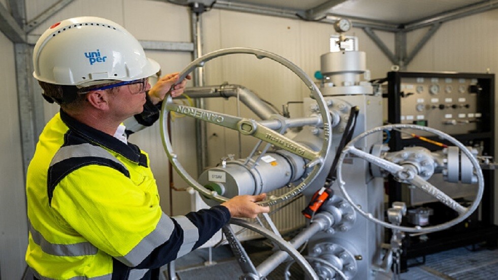 عملاق الطاقة الألماني يطلب إنقاذه من الإفلاس بعد تقليص روسيا امدادات الغاز ويعلن عن خسائر هائلة