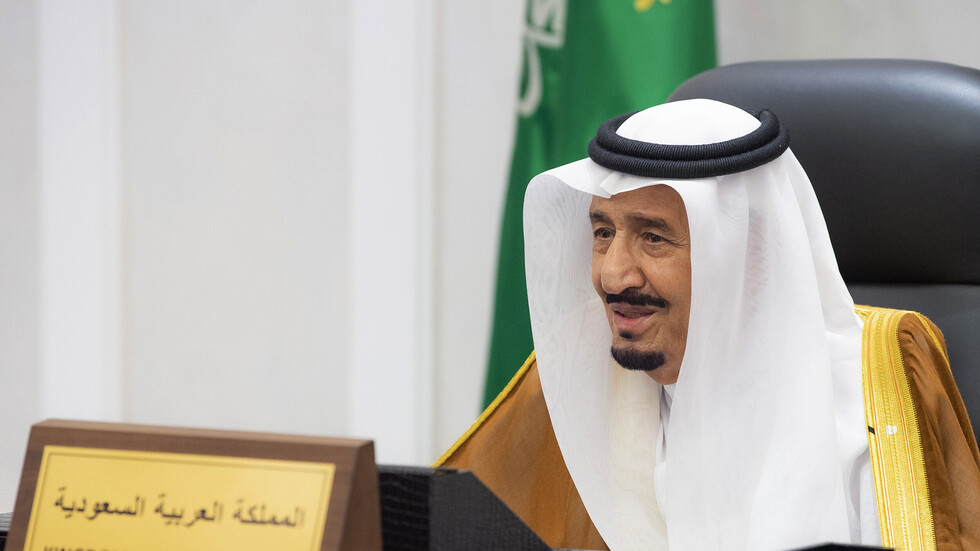 الملك سلمان بن عبد العزيز يوجه كلمة للحجاج والمسلمين ويغرد في "تويتر" بمناسبة عيد الأضحى