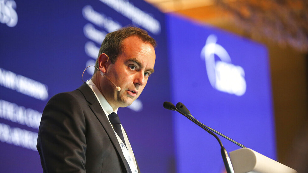 وزير فرنسي: العسكريون الفرنسيون على اتصال مع زملائهم الروس