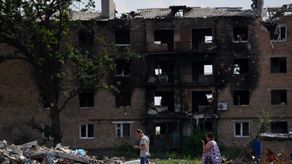 مقتل 3 أشخاص وإصابة 11 آخرين بقصف أوكراني على دونيتسك