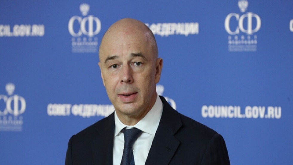 وزير المالية الروسي: إلغاء القيود الغربية على روسيا سيؤدي إلى انخفاض أسعار الطاقة والغذاء العالميتين