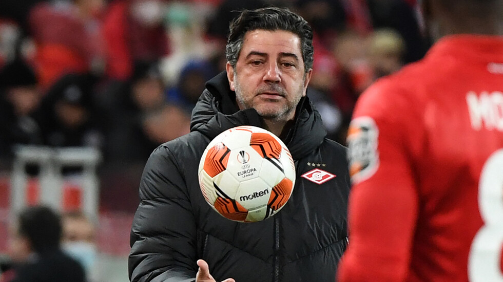 تفاصيل عقد روي فيتوريا مع منتخب مصر