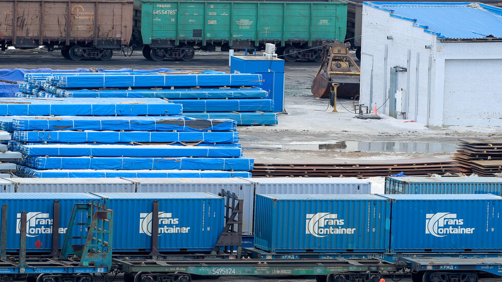 وصول أول قطار شحن روسي إلى إيران باتجاه الهند