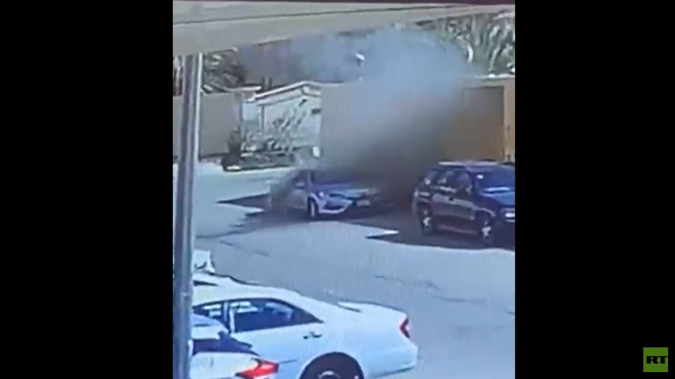 الأمن السعودي يتحرك بعد سرقة مركبة وإضرام النار فيها بالرياض (فيديو)