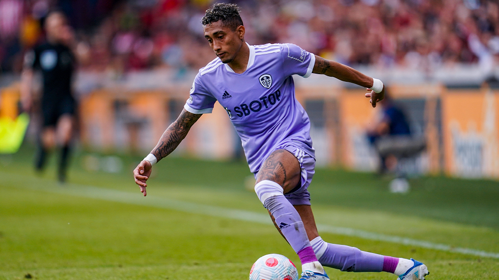 رسميا.. برشلونة يعلن التوصل لاتفاق لضم رافينيا من ليدز