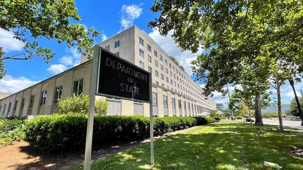 الخارجية الأمريكية تحث الصين والهند للانضمام إلى "تسقيف" أسعار النفط الروسي