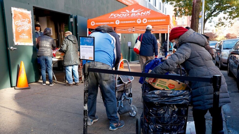 الولايات المتحدة.. عودة الطوابير أمام بنوك الطعام مع ارتفاع التضخم