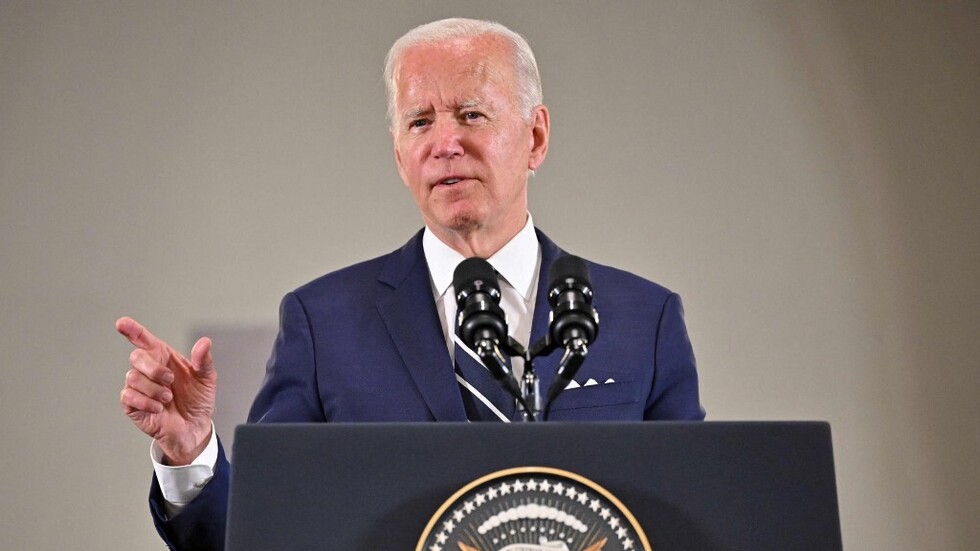 بايدن يحدث الفلسطينيين عن معاناته ورحلة علاجه وممرضة أنقذت حياته