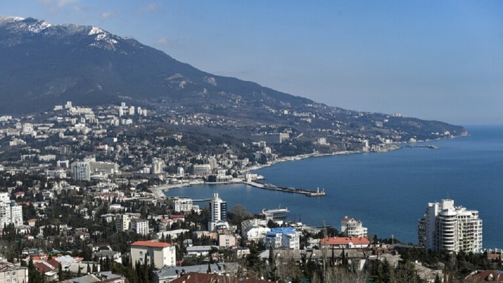 خبير عن تهديد كييف بقصف القرم: من يهاجم القرم كمن يحاول خرق الحائط برأسه